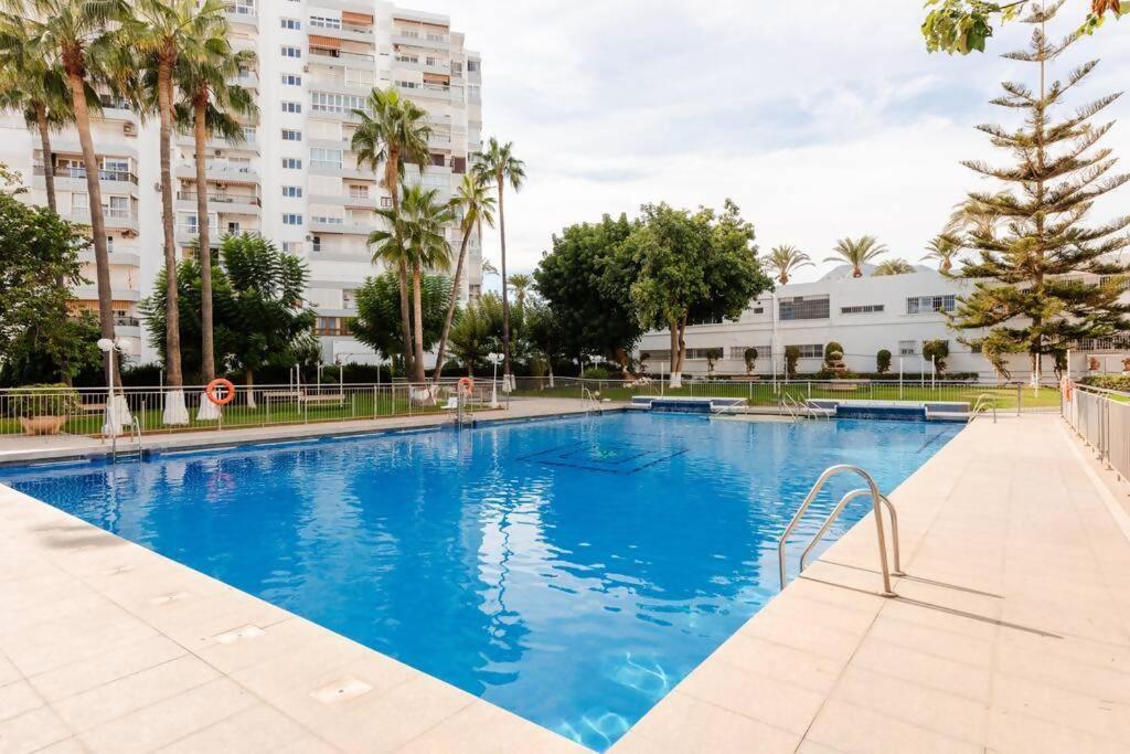 Amplio Con Vistas Al Mar Y Piscina En Benalmadena Apartment Exterior photo